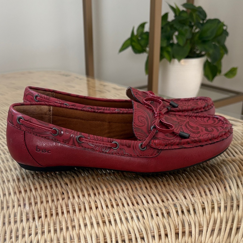 NWOT BOC Women's Red Patterned Loafers Size 8.5 - Picture 3 of 8